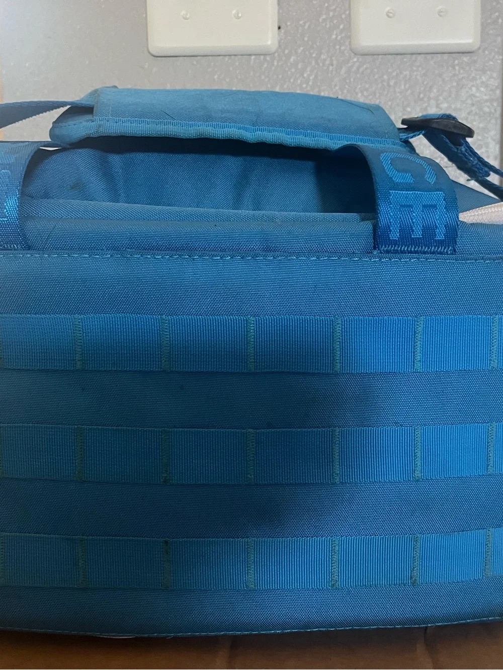 WOLF Black Quilted Lined Cooler Bag Interior - Picture 2 of 4